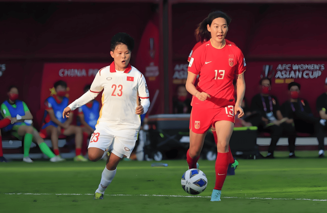 中国女足在亚洲足球比赛中勇夺冠军